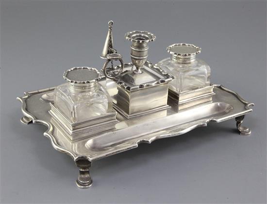 An Edwardian silver inkstand by C.S. Harris & Sons Ltd, 25.5 oz.